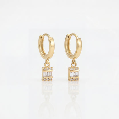 Baget Taşlı Kare Charm Altın Küpe