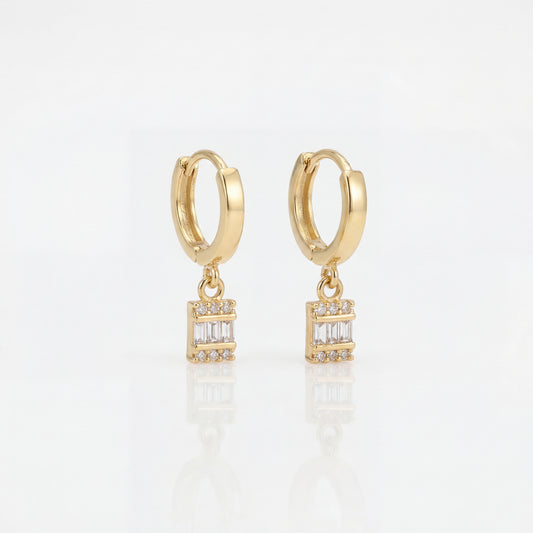 Baget Taşlı Kare Charm Altın Küpe