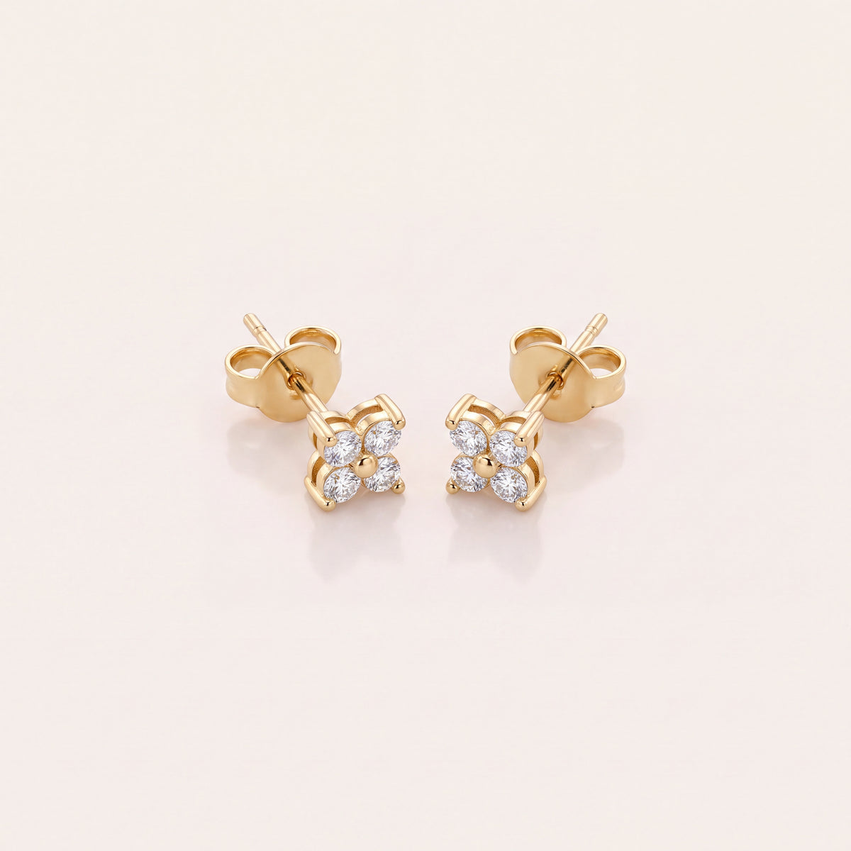 Çiçek Motifli Mini Stud Altın Küpe